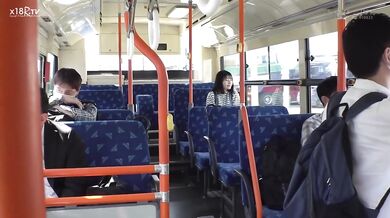 【中文字幕】无垢な美少女はある日された痴〇をきっかけに公共の场でのセックスにハマってしまった…见られるかもしれないスリルに快感を覚えてしまい掲示板で自ら相手を募集するようになるまで。宫岛めい